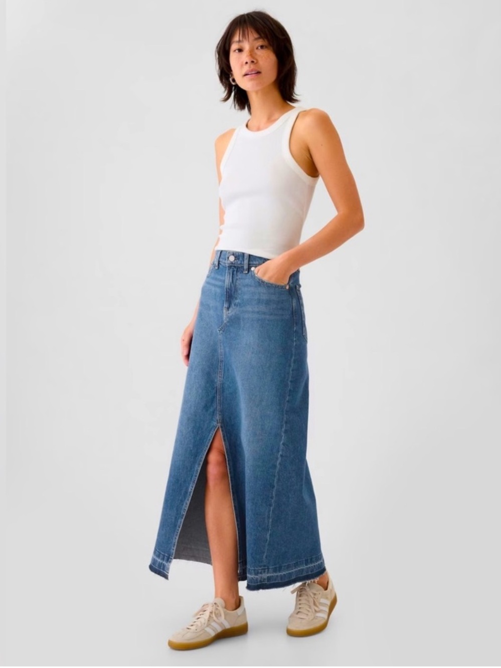 GAP Denim High Waisted Front Slit Raw Hem Maxi Skirt Size 2 Petite